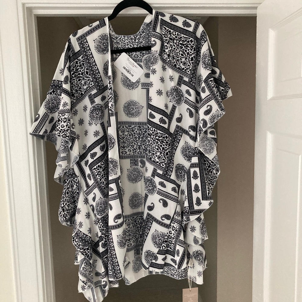 Black/white kimono